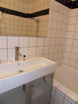 Hotel Lambeau Etterbeek Bagian luar foto