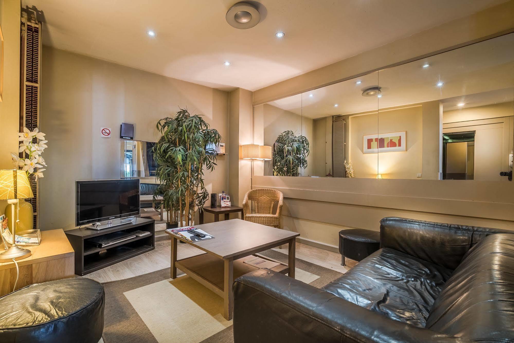 Hotel Lambeau Etterbeek Bagian luar foto