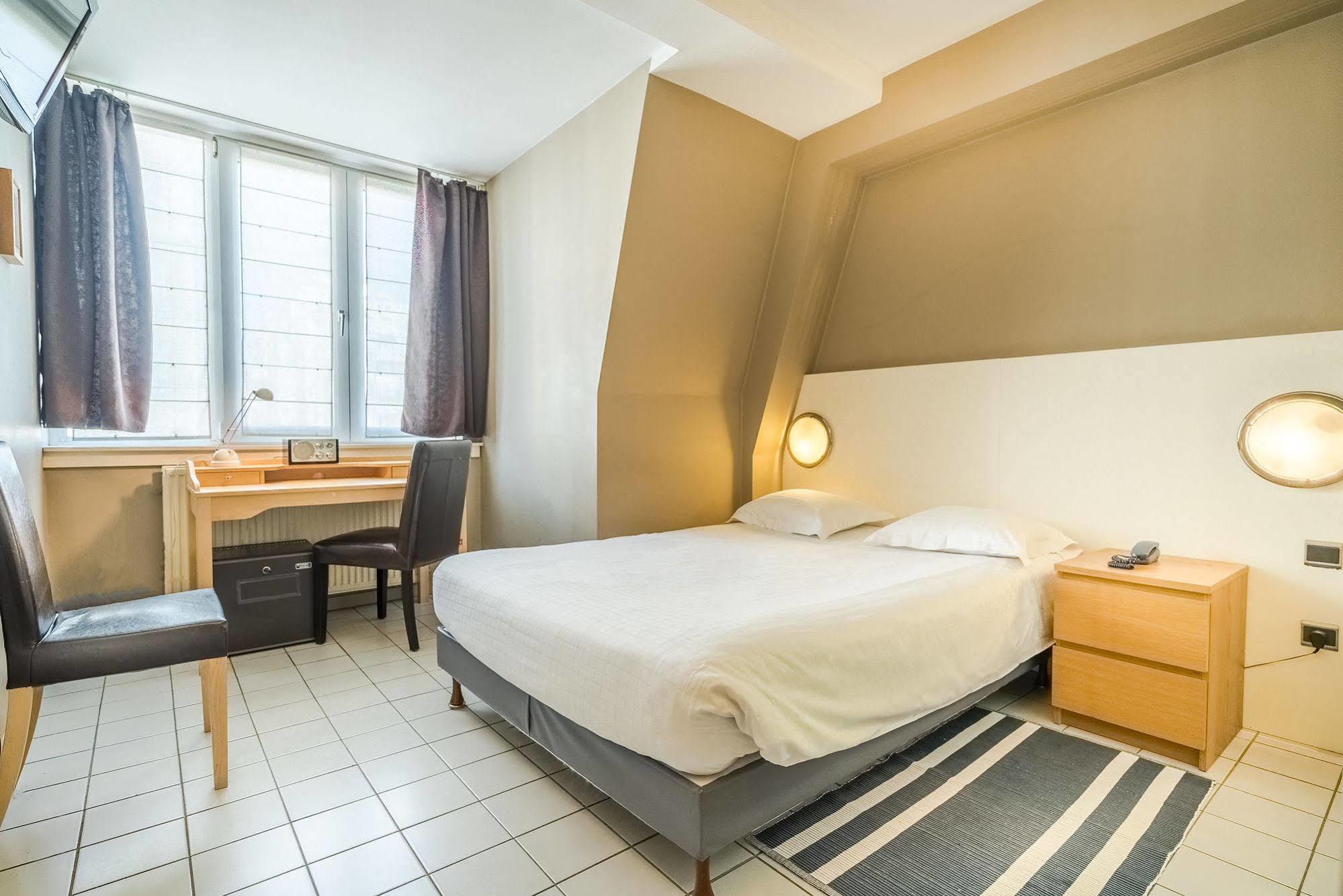 Hotel Lambeau Etterbeek Bagian luar foto