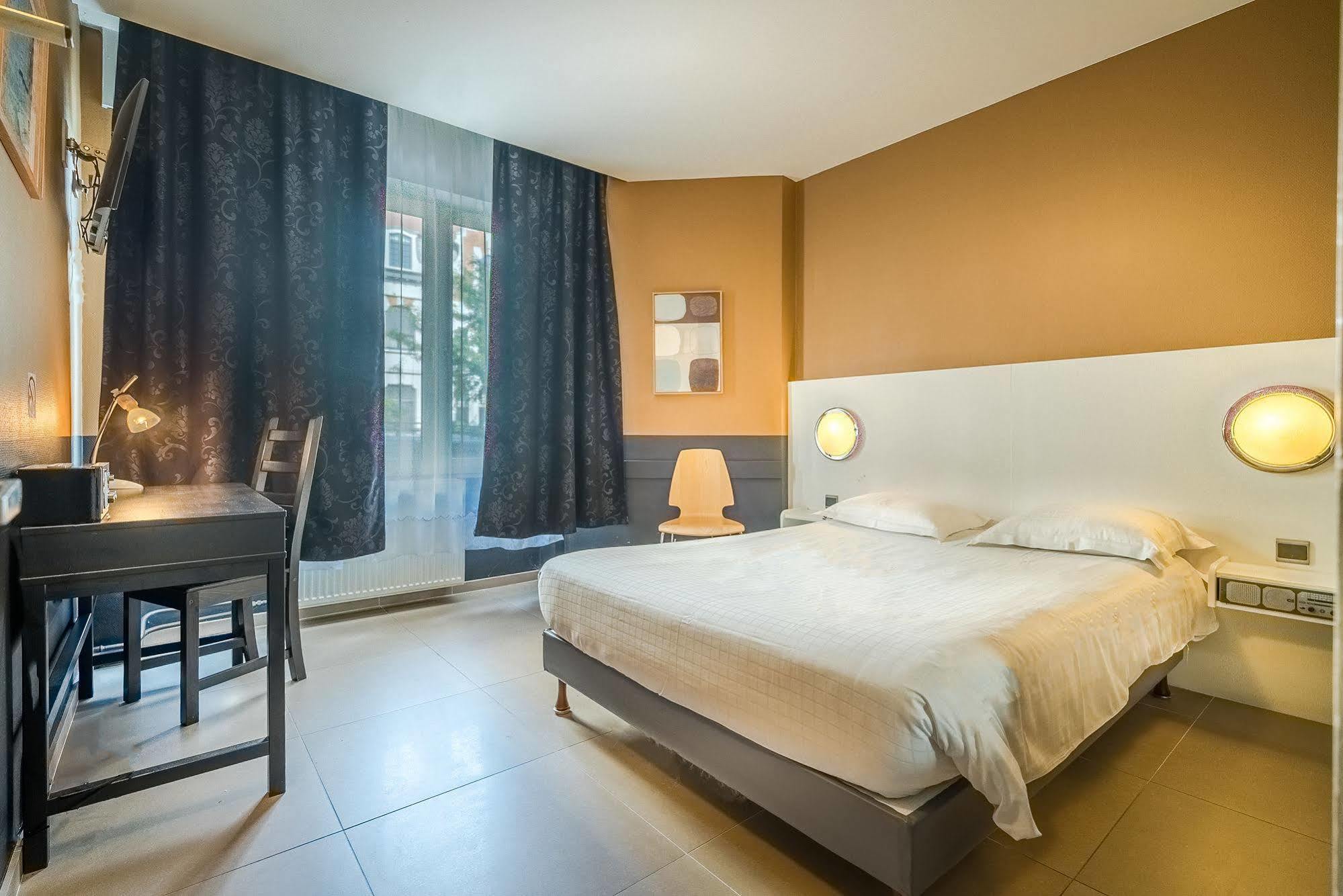 Hotel Lambeau Etterbeek Bagian luar foto
