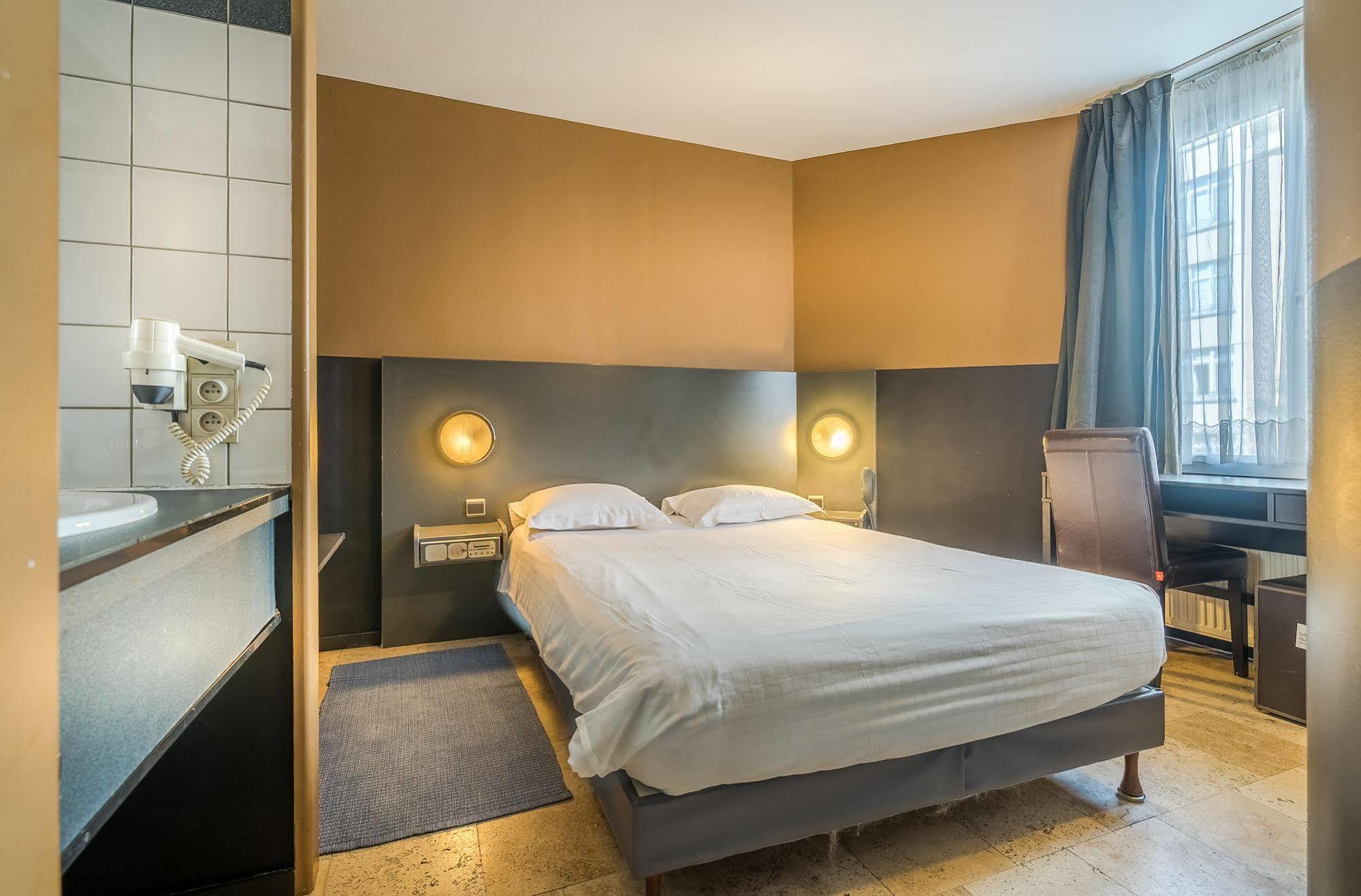 Hotel Lambeau Etterbeek Bagian luar foto