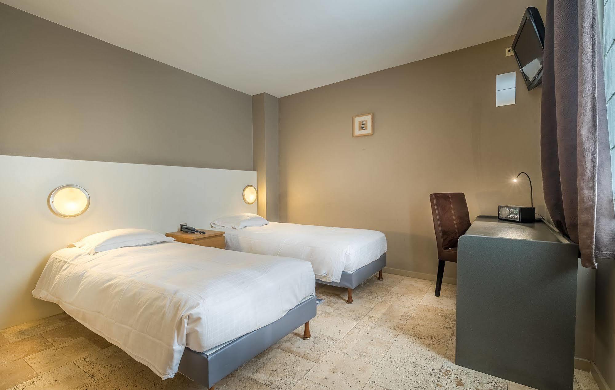 Hotel Lambeau Etterbeek Bagian luar foto